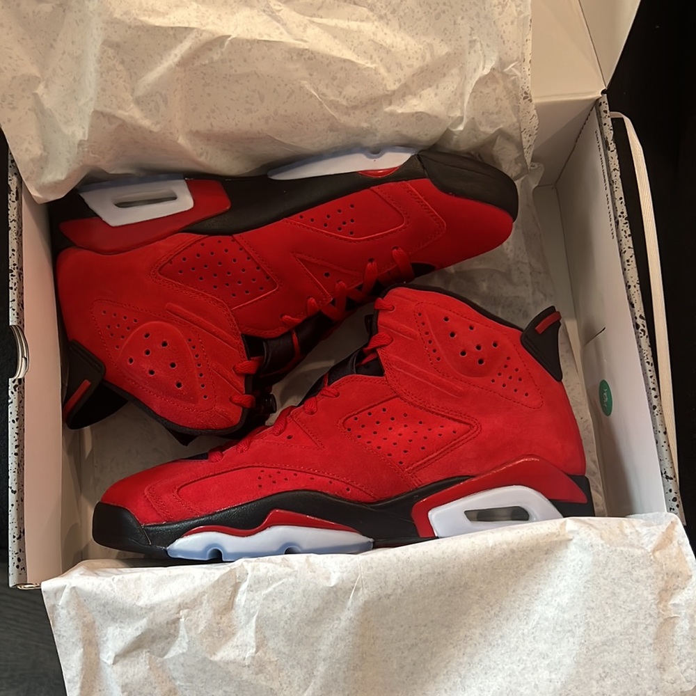 Kith BRAND NEW Air Jordan 6 Retro - Toro